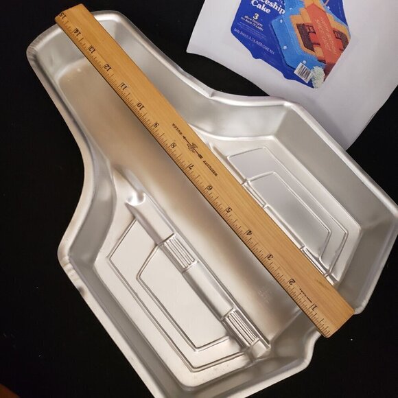 Wilton Spaceship Cake Pan with Color Instructions - Picture 4 of 10